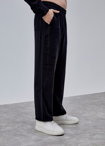 Siyah Renk Dökümlü Tensel Pantolon - 4