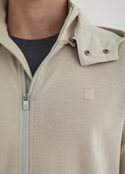 Taş Renk Dik Yaka Kapüşonlu Logo Baskılı Sweat - 2